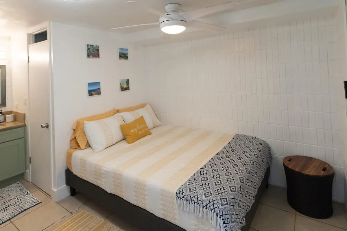 Ground Level Beachfront Studio Hau'ula 0*,  미국