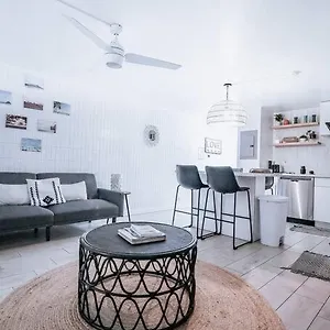 Modern 2 Bedroom Ground Floor Getaway Hau'ula